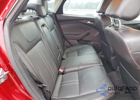 2013 Ford Focus Se z USA, uszkodzony, nr VIN 1FADP3F24DL383443